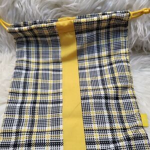 𝅺Medium Ipsy yellow & black plaid drawstring bag